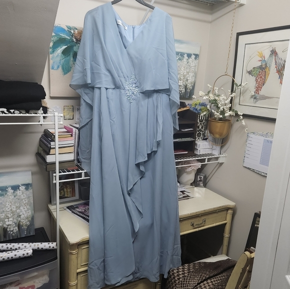 Long formal gown - Picture 2 of 2